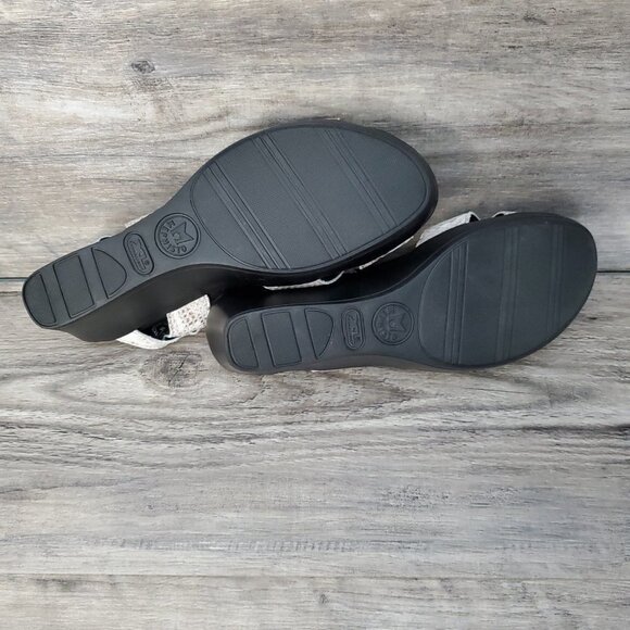 Mephisto Grey Leather Snake Print Wedge Sandals - Picture 14 of 16